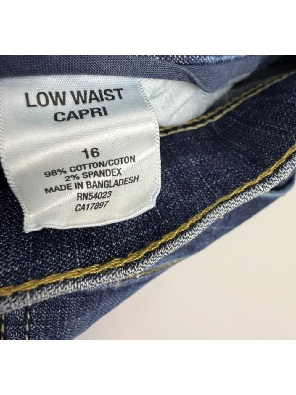 Old Navy Women's Low Waist Capri Jeans Cuffed Hem Size 16